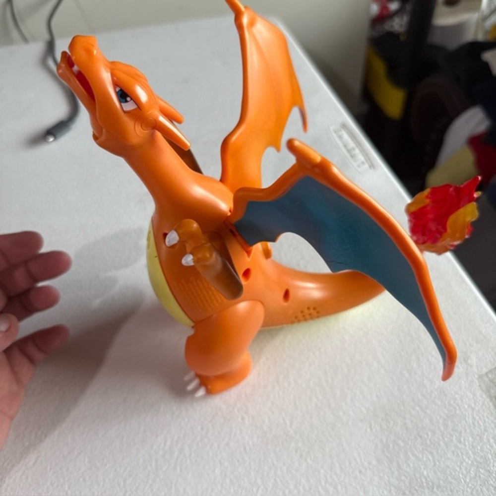 Pokémon 6’ Interactive Charizard Deluxe Figure Does Work